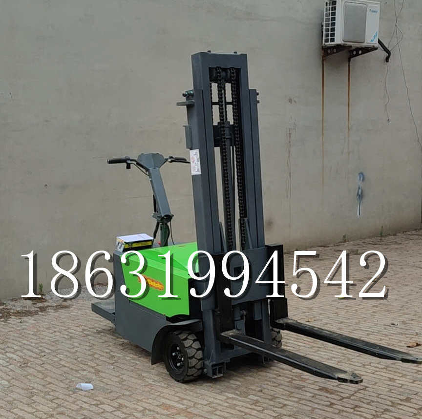 鲅鱼圈区优程全电动叉车插腿式堆高车液压装卸车1.5吨升高小型站驾式铲车